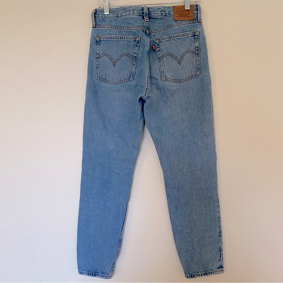 Levi's Premium High Rise Wedgie Denim Jean Size 28 . Like new - Picture 4 of 15